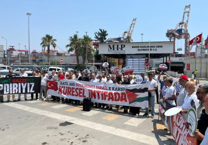 Mersin’de VELA Gemisi Protesto Edildi: “Katil İsrail’e Yük Taşıyan Gemileri Limanlarımızda İstemiyoruz”