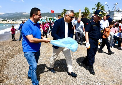 Silifke’de Deniz Dibi ve Sahil Temizliği Etkinliğiyle Kirliliğe Dikkat Çekildi