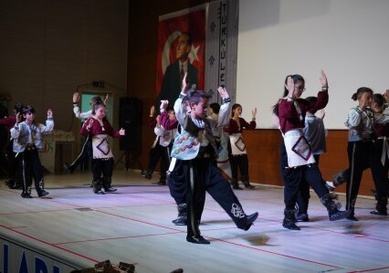 Türkülerin Gayesi Gala Gecesi Öğrencilerin Eşsiz Gösterileriyle İzleyenleri Hayran Bıraktı