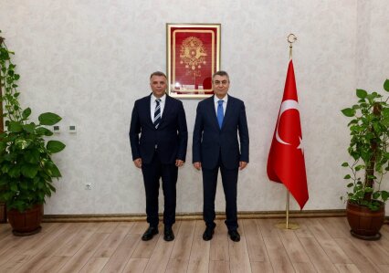 VALİ ATİLLA TOROS, CUMHURİYET BAŞSAVCISI TOLGAHAN ÖZTOPRAK’A İADEİZİYARETTE BULUNDU