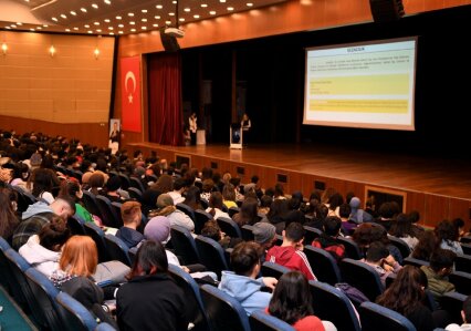 Büyükşehir, Meslek Tanıtım Seminerinde Alanında Uzman Kişiler İle Öğrencileri Buluşturdu