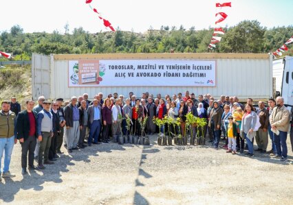 Mersin Büyükşehir’den Toroslar, Mezitli ve Yenişehir’deki 105 Üreticiye Avokado ve Alıç Fidanı