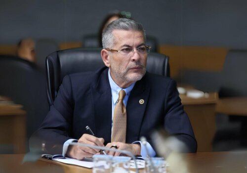 TBMM DİJİTAL MECRALAR KOMİSYONU ÜYESİ UYSAL, DİJİTAL TELİF İLE İLGİLİ KONUŞTU