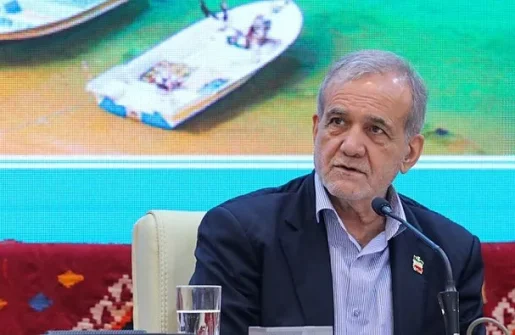İran Cumhurbaşkanı Türkçe şiir okurken uyarıldı: Salondan alkışlarla destek geldi