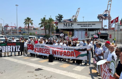 Mersin’de VELA Gemisi Protesto Edildi: “Katil İsrail’e Yük Taşıyan Gemileri Limanlarımızda İstemiyoruz”