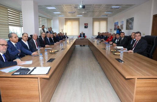 VALİ ALİ HAMZA PEHLİVAN BAŞKANLIĞINDA MERSİN LİMANI DEĞERLENDİRME VE KOORDİNASYON TOPLANTISI GERÇEKLEŞTİRİLDİ
