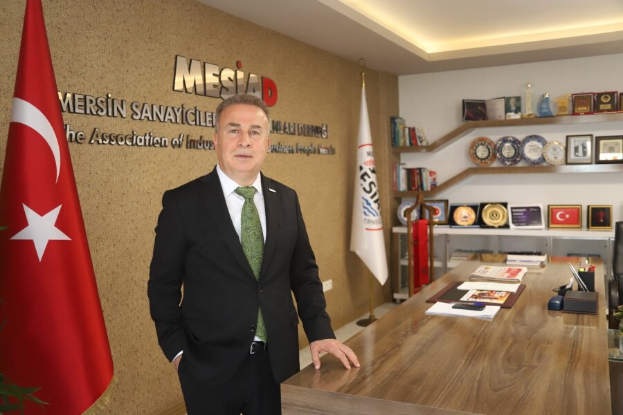 MERKEZ BANKASI FAİZ İNDİRİYOR, REEL SEKTÖR FİNANSMANA ERİŞEMİYOR
