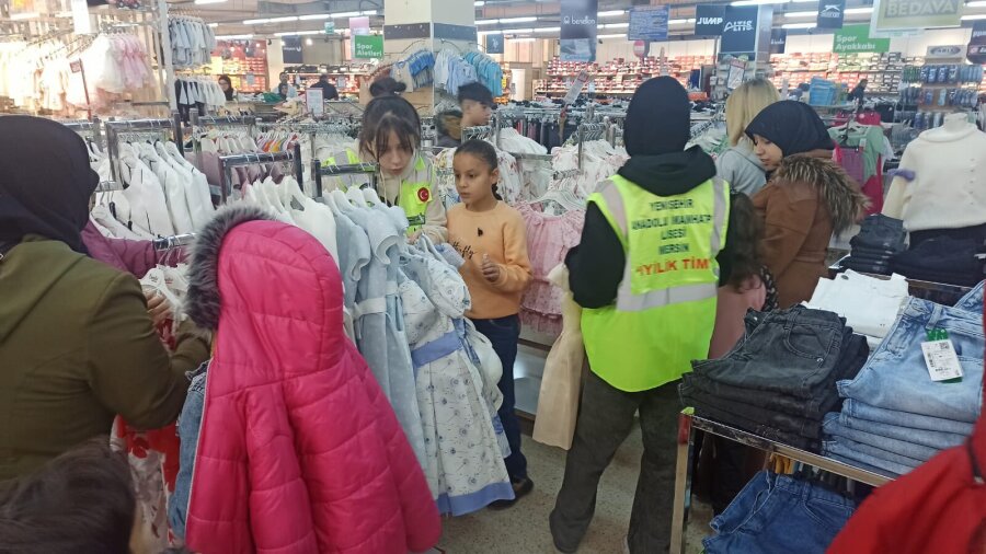 Yenişehir Anadolu İmam Hatip Lisesi İyilik Timi, Yetim Öğrencilerin Bayramlıklarını Temin Etti!