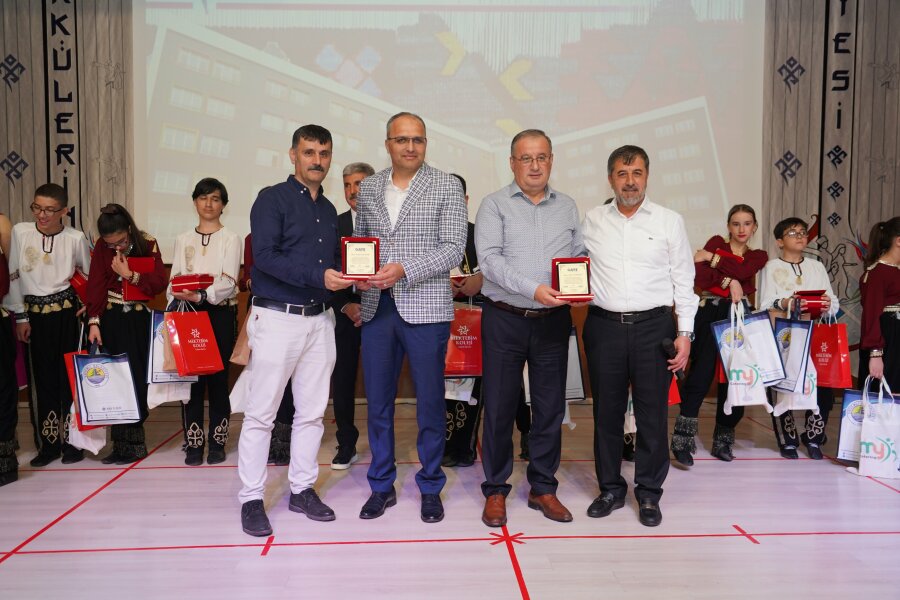 Türkülerin Gayesi Gala Gecesi Öğrencilerin Eşsiz Gösterileriyle İzleyenleri Hayran Bıraktı