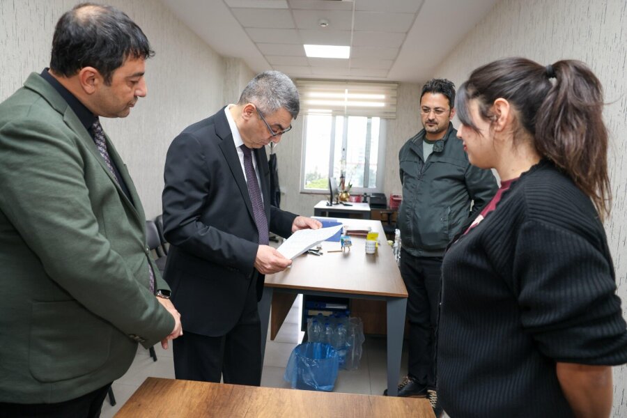 MERSİN VALİSİ ATİLLA TOROS, MERSİN VALİLİĞİ BÜNYESİNDE HİZMET VEREN BİRİM MÜDÜRLÜKLERİNİ ZİYARET ETTİ