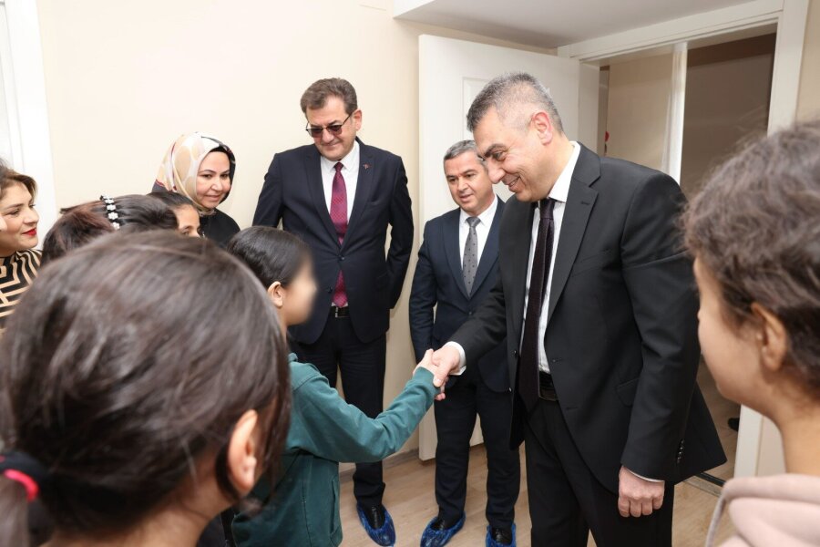 Vali'den İlk Ziyaret Çocuklara!