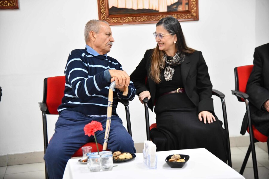 MERSİN VALİSİNİN EŞİ DUDU İREM TOROS ERDEMLİ HUZUREVİ YAŞLI BAKIM VE REHABİLİTASYON MERKEZİNİ ZİYARET ETTİ