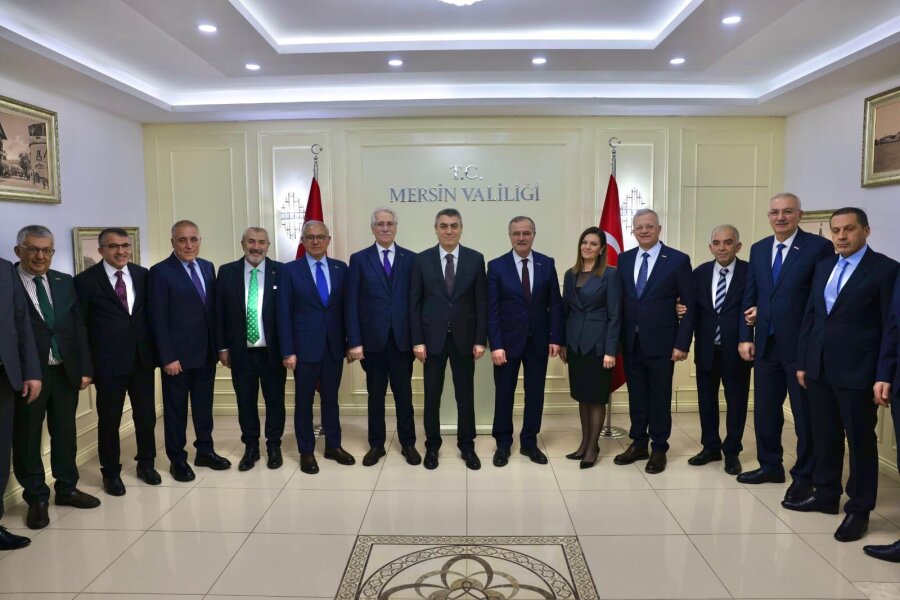 Vali Atilla Toros, Organize Sanayi Bölgeleri Üst Kuruluşu (OSBÜK) Yönetim Kurulu Başkanı Memiş Kütükcü ve beraberindeki heyet ile görüştü.