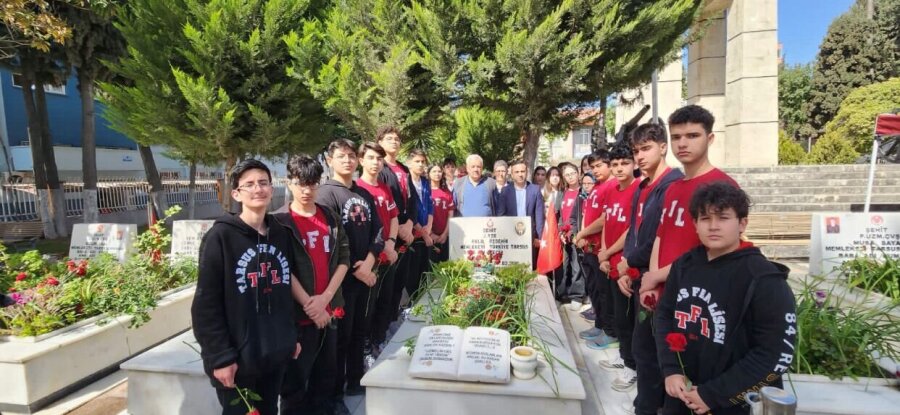 Tarsuslu Şehit yüzbaşı Halil Özdemir,İsmini Yaşatan Fen Lisesi Öğrencileri Tarafından Dualarla Anıldı