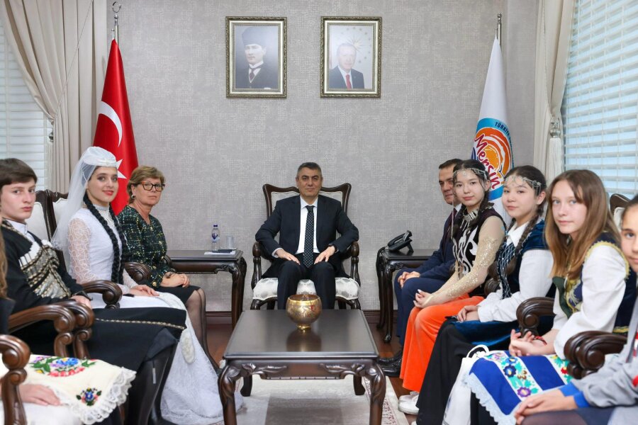 23 NİSAN ULUSAL EGEMENLİK VE ÇOCUK BAYRAMI KAPSAMINDA 7 ÜLKEDEN İLİMİZE GELEN ÇOCUKLAR MERSİN VALİSİNİ ZİYARET ETTİ