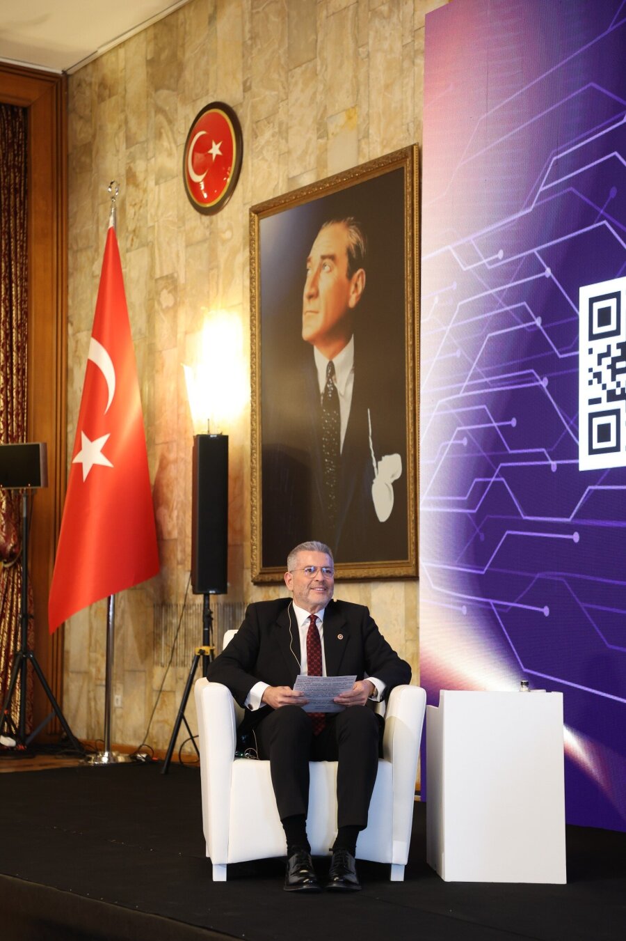 TBMM'DE "VERİDEN KARARA ULUSAL YAPAY ZEKA ZİRVESİ” DÜZENLENDİ