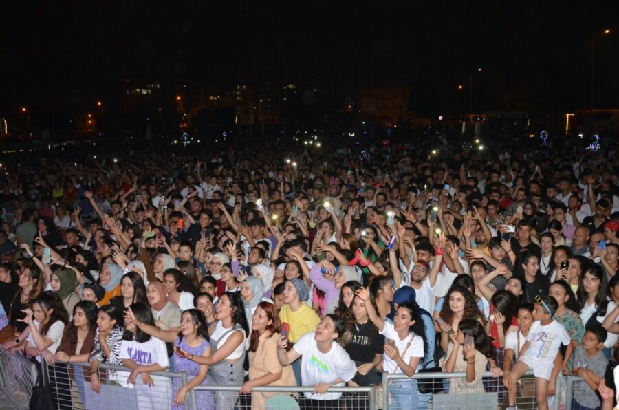 Mersin Uluslararası Müzik Festivali Kapsamında Ceylan Ertem Tarsus’ta Sahne Aldı