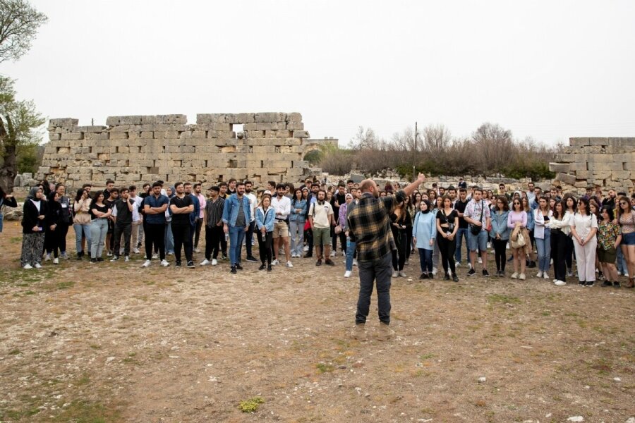 Mersin Büyükşehir’den Uzuncaburç Antik Kenti’ne Tarihi Ve Kültürel Gezi