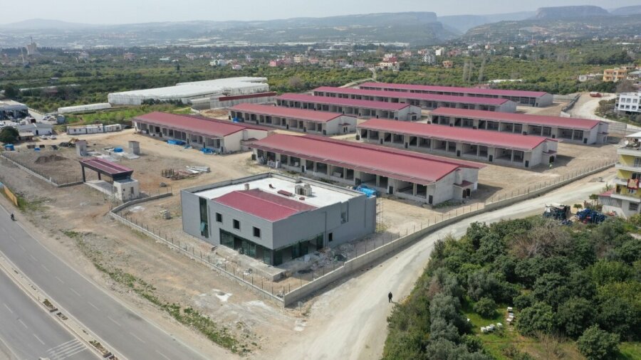 14 Yıldır Tamamlanamayan Erdemli Hali, Başkan Seçer’in Öncülüğünde Bitiriliyor