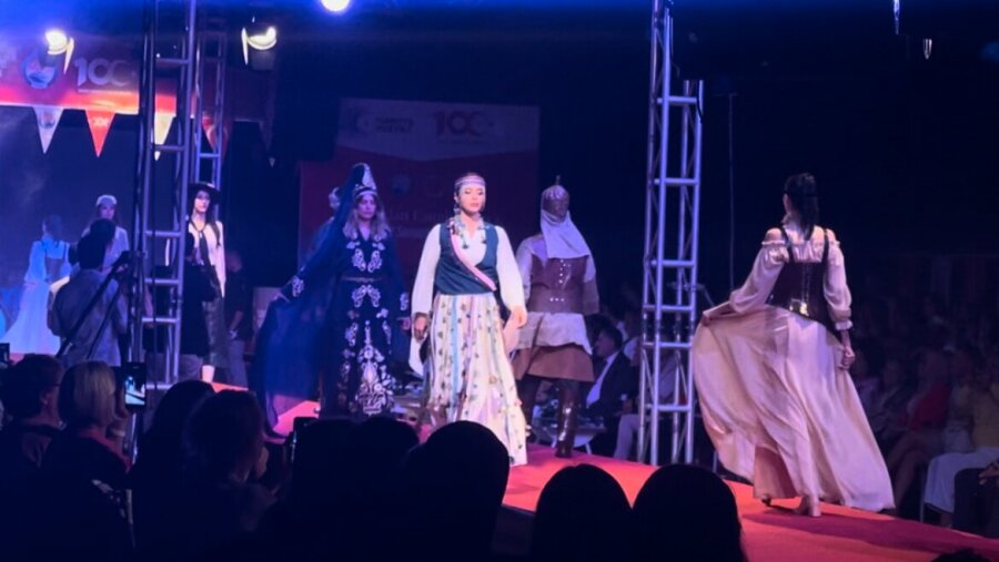 'Kilikya'dan Cumhuriyet'e Kıyafet Sunumu Göz Kamaştırdı
